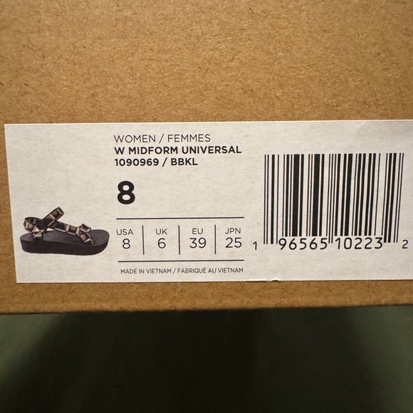 NWT/NIB Teva Women's Midform Universal Sandals. Size 8 - Picture 6 of 6